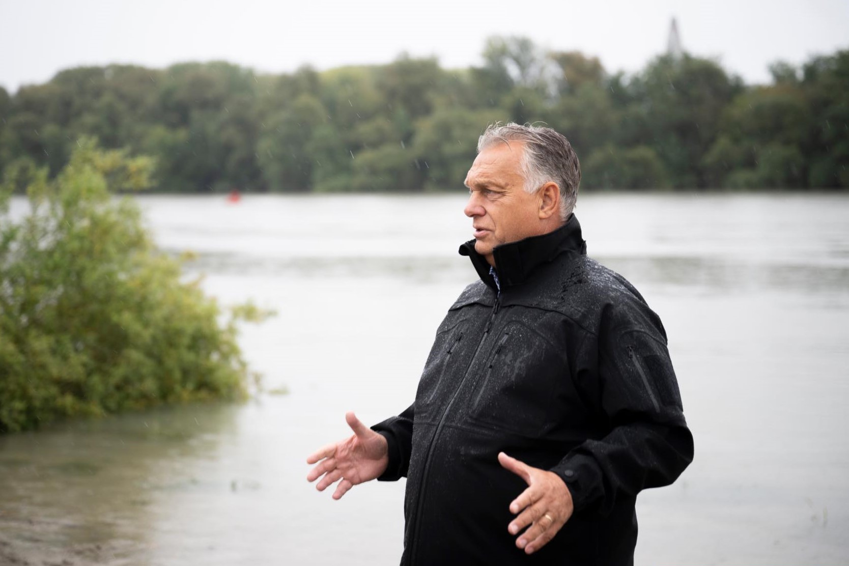 Orbán Viktor Baján ellenőrizte az árvízi védekezést