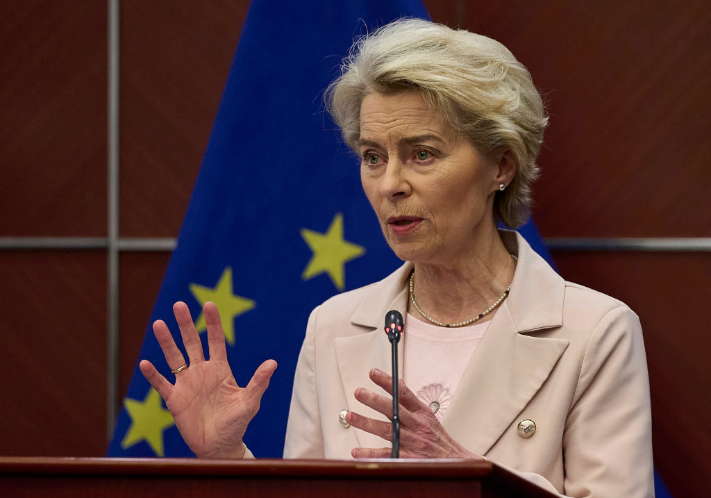 Von der Leyen beszólt Orbánnak: Hogyan lehet, hogy Magyarország orosz állampolgárokat enged be az EU-ba biztonsági ellenőrzés nélkül?