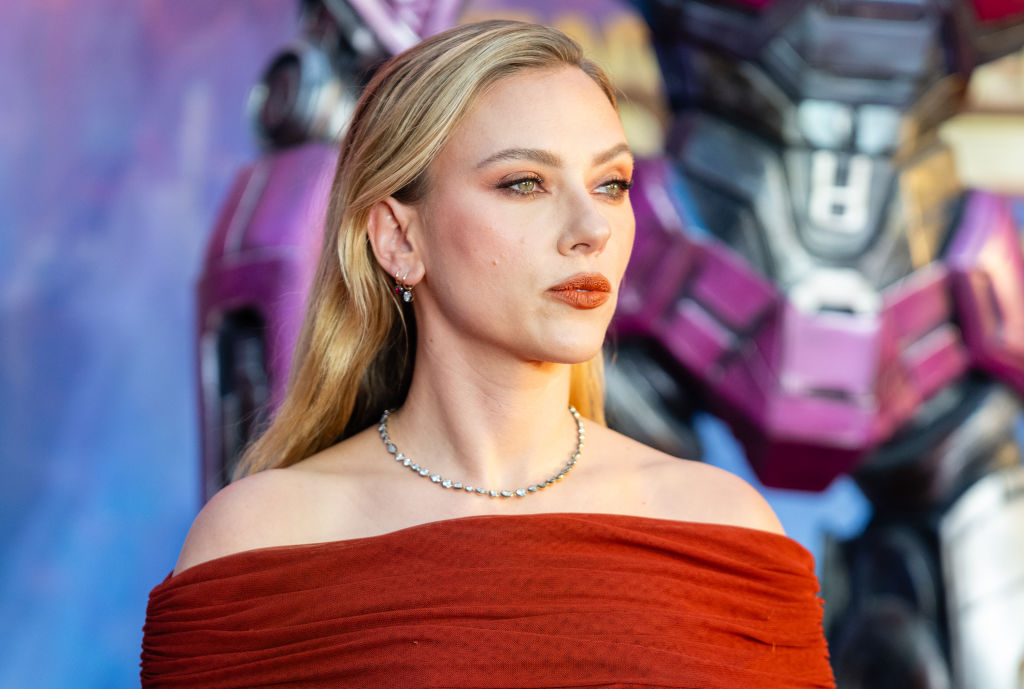 Gyerekként segélyen élt, tiniként túlszexualizálták, és elege van a válásokból – Scarlett Johansson 40 éves