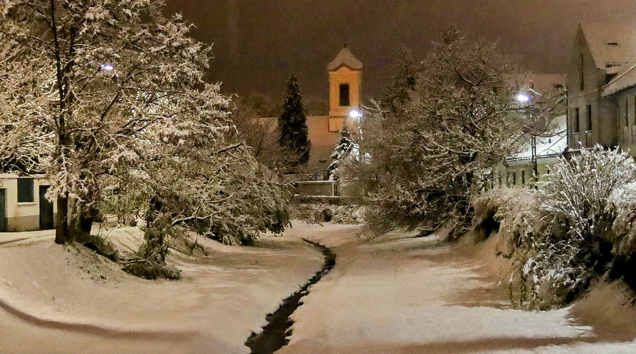 Kitombolta magát, távozik a havat hozó ciklon, még lehet -8 fok is, majd enyhülni kezd